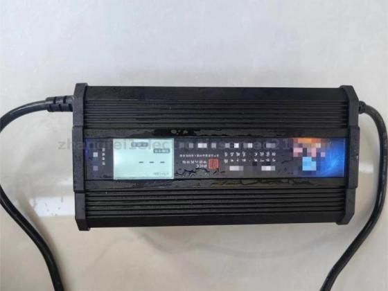 700W Digital Golf Cart Charger – 72V 10A High-Power Battery