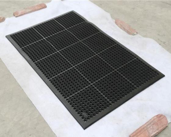 Non-Slip Wear Resistant Rubber Mat – Industrial Floor Protection for Wet Areas